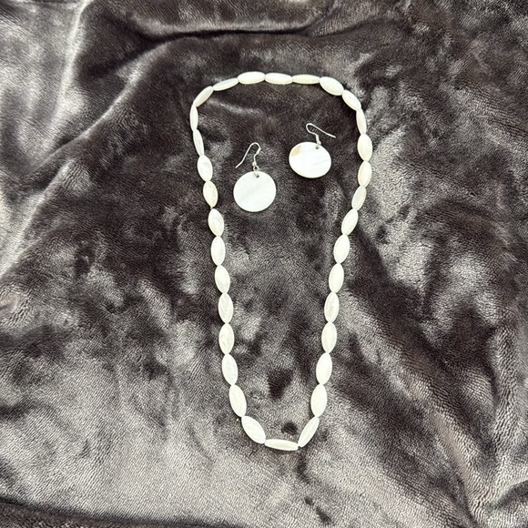 GENUINE NATURAL OVAL RICE-Shape Necklace with matching earrings - Picture 8 of 10